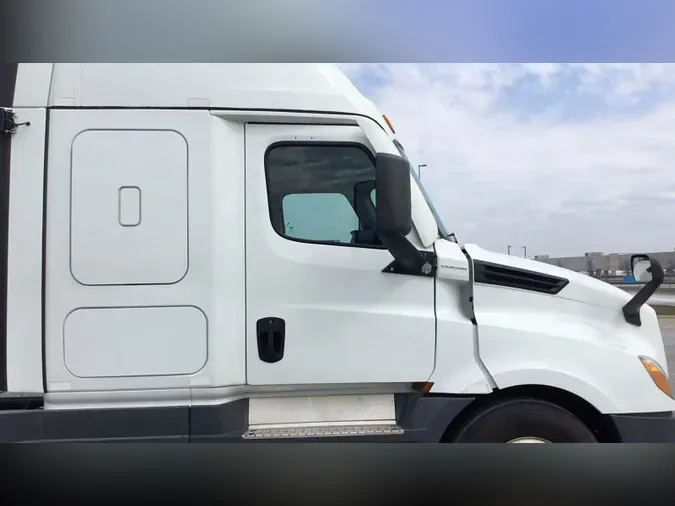 2021 Freightliner Cascadia 126