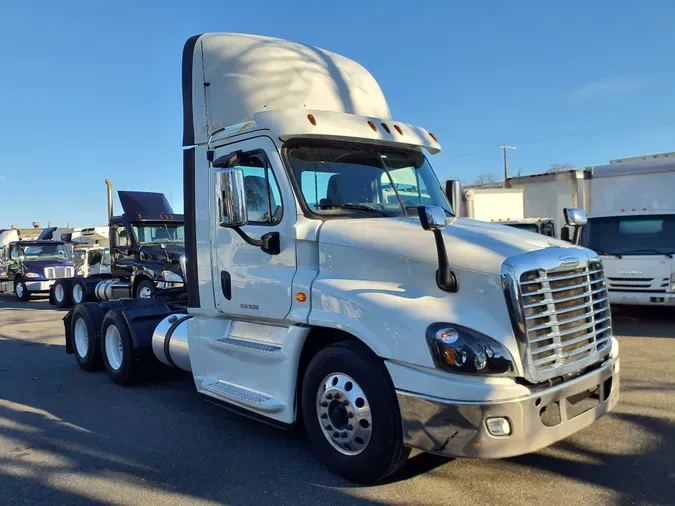 2018 FREIGHTLINER/MERCEDES CASCADIA 125