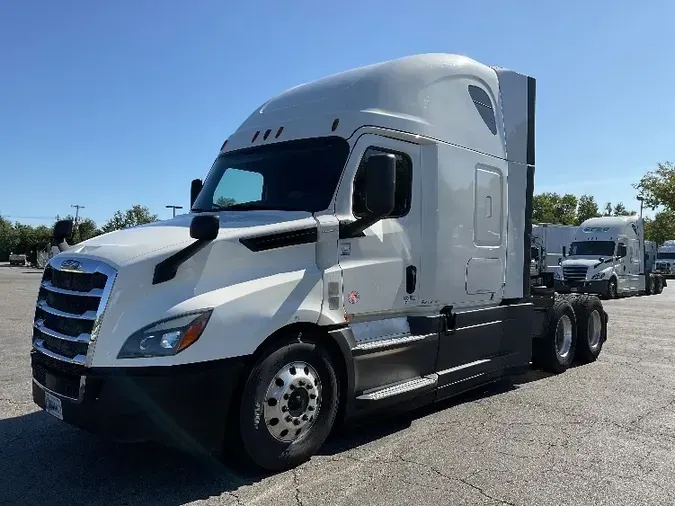 2018 Freightliner T12664STc5d9b20349fe00acb1717a32d013a4f8