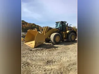2017 CATERPILLAR 982
