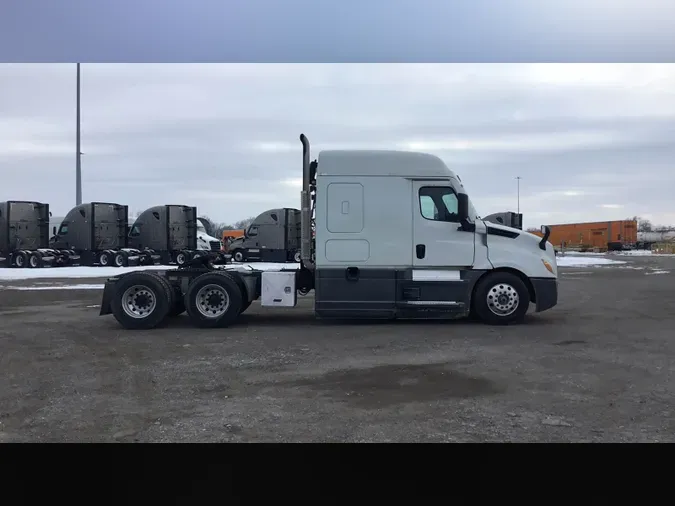 2021 Freightliner Cascadia 126