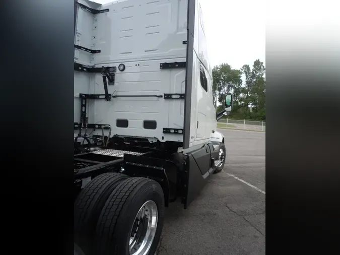 2026 VOLVO VNL64T860