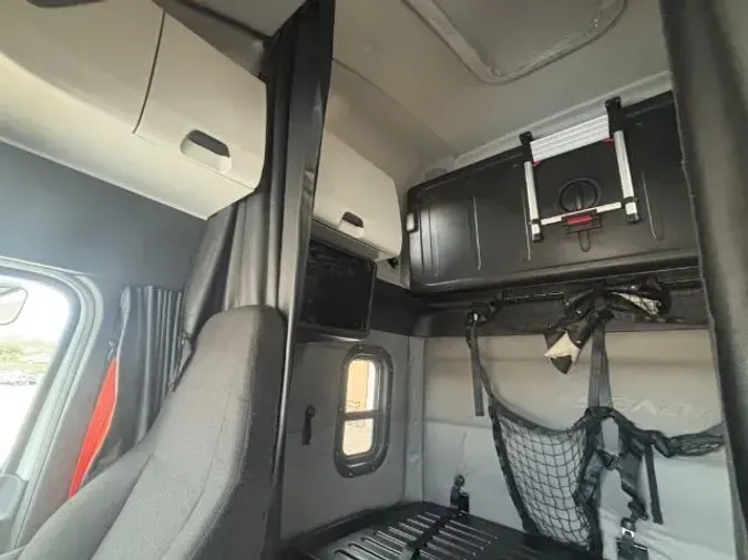2021 Freightliner New Cascadia 126