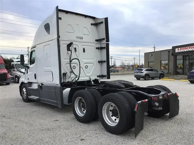 2021 FREIGHTLINER CA126