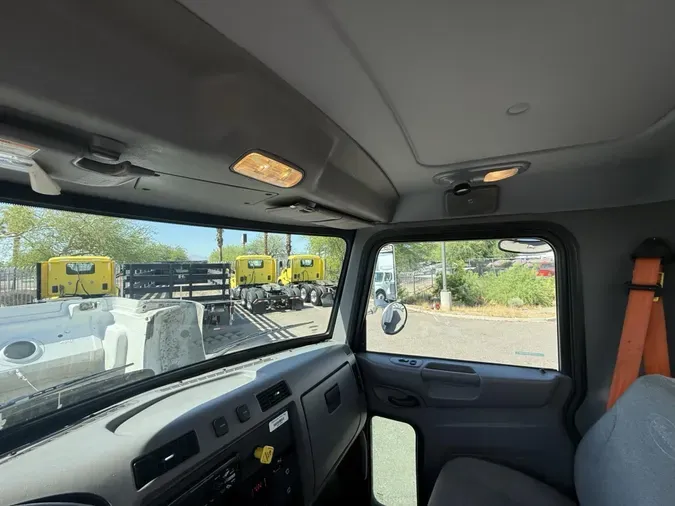 2019 Peterbilt 330