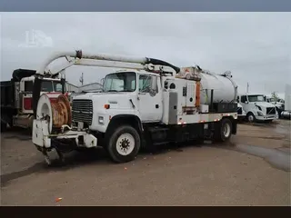 1990 FORD L8000