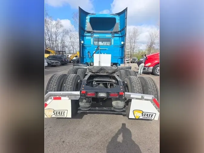 2021 VOLVO VNL64T300