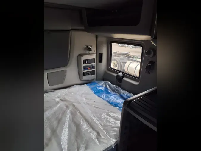 2019 NAVISTAR INTERNATIONAL LT625 SLPR CAB