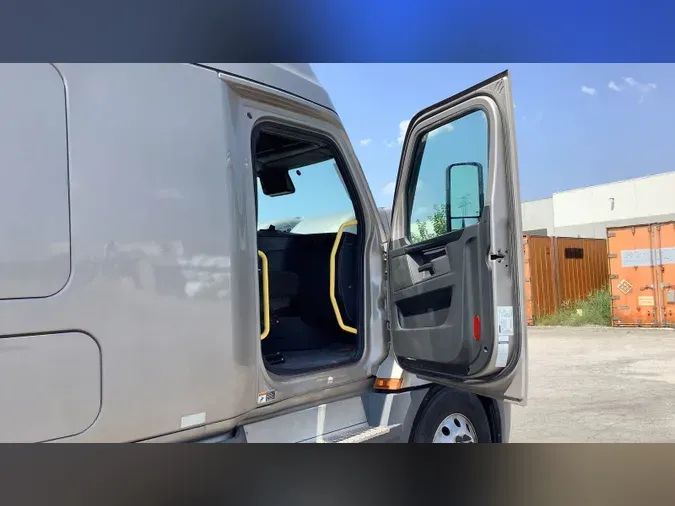 2024 Freightliner Cascadia 126