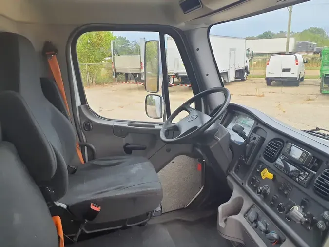 2018 FREIGHTLINER/MERCEDES M2 106