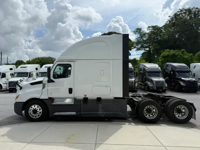 2020 Freightliner Cascadia 126