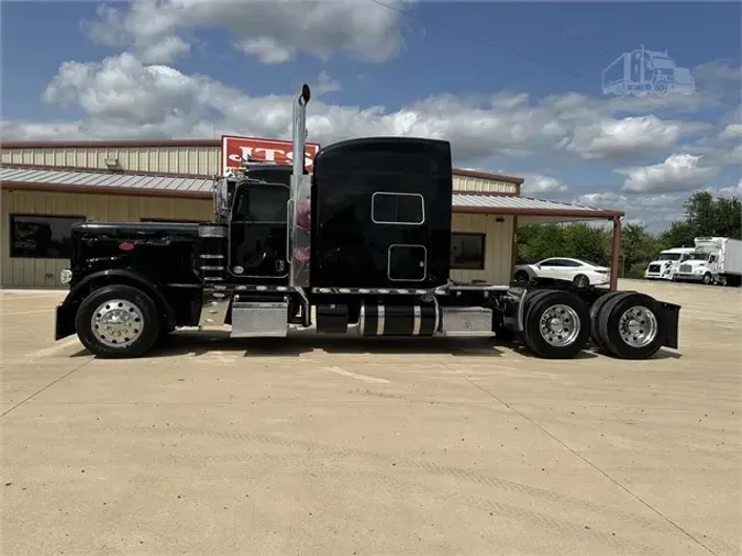 2021 PETERBILT 389