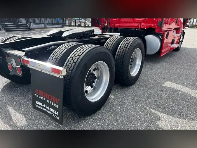 2022 FREIGHTLINER CA126