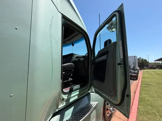 2021 KENWORTH T680