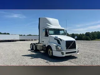 2015 Volvo VNL300