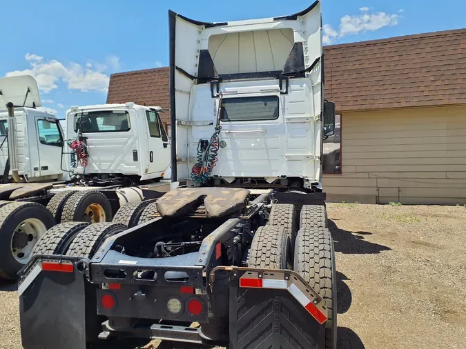 2017 VOLVO VNL64TRACTOR