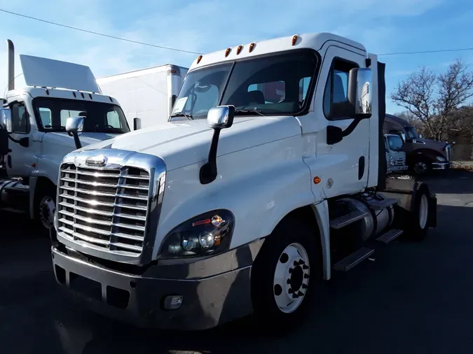 2017 FREIGHTLINER/MERCEDES CASCADIA 125c60e5a0513161d757c9f38d4eb219de9