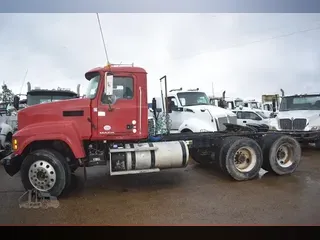 2013 MACK PINNACLE CHU613