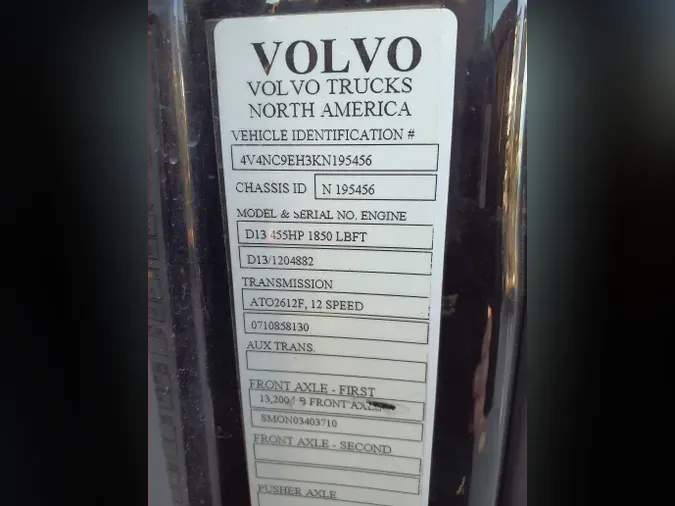 2019 VOLVO VNL