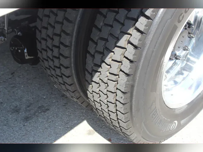 2020 Peterbilt 330c611fefe5f24b6c1671a2043f5236189