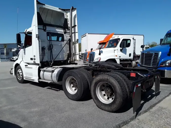 2019 VOLVO VNL64T-300