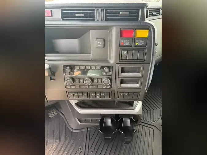 2026 VOLVO TRUCK VNL64TV04