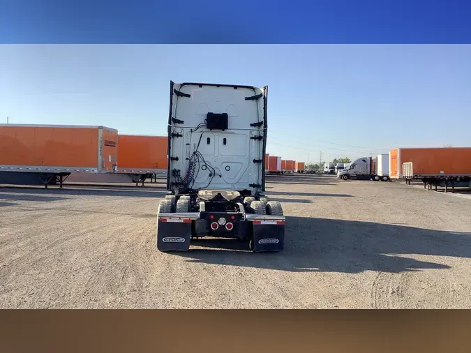 2022 Freightliner Cascadia 126
