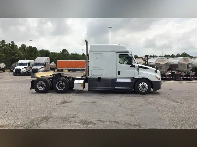 2019 Freightliner Cascadia 126