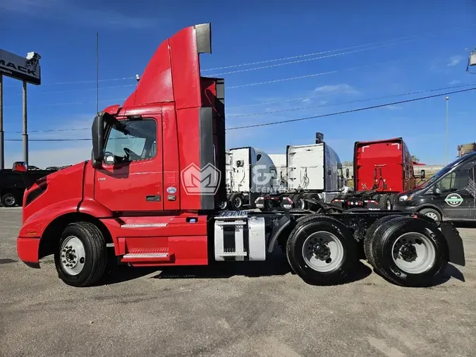 2020 VOLVO VNR64T300