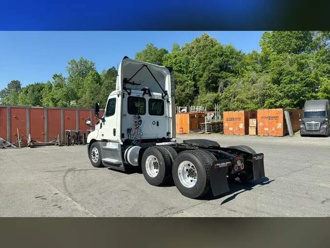 2020 Freightliner Cascadia 126