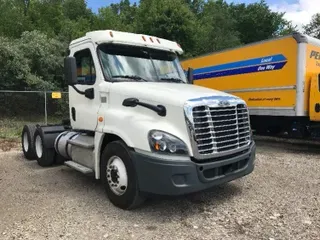 2016 FREIGHTLINER X12564ST