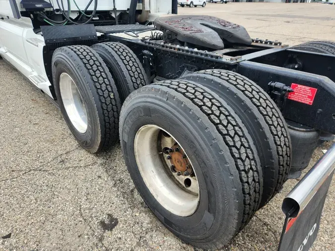 2023 VOLVO VNL64T860