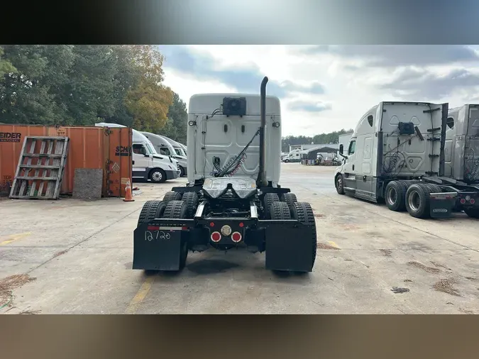 2021 Freightliner Cascadia 126c62f60a3e48c01c85f3c951a2518c217