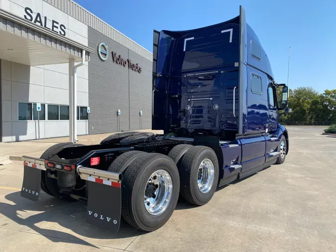 2025 VOLVO VNL64T860