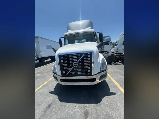 2019 VOLVO VNL64T-300