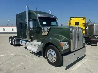 2021 Kenworth W990