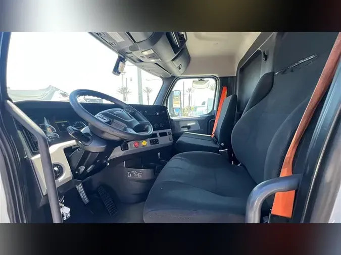 2019 FREIGHTLINER CA126