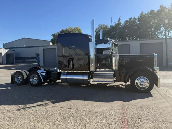 2023 Peterbilt 389c6347aed2ae64e2a52087f77550539e6
