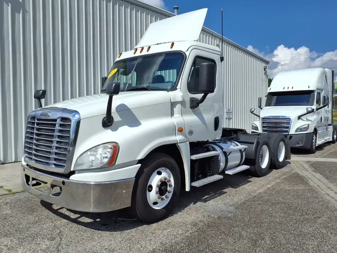 2017 FREIGHTLINER CASCADIA 125c637e4cccacd131ae986ae6eb4f4bc8a