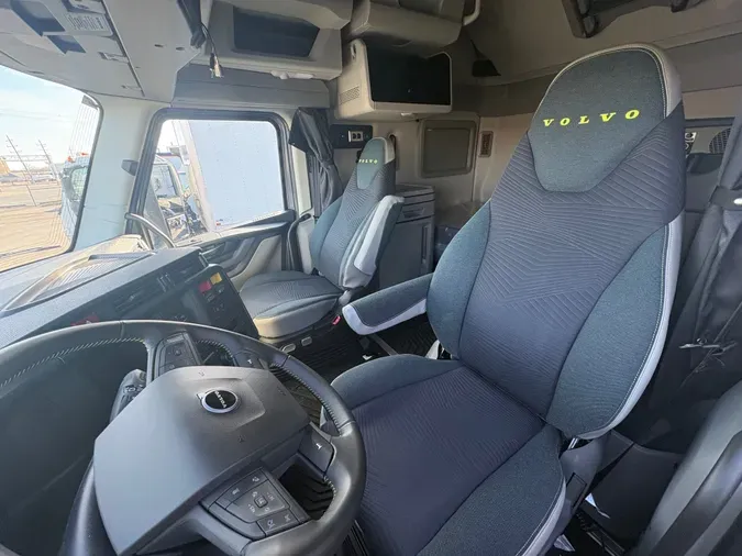 2027 VOLVO TRUCK VNL64TV04