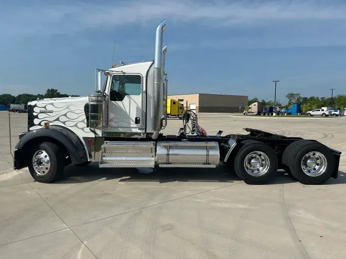 2023 Kenworth W900L