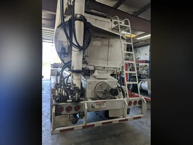 2016 LEDWELL BODY CO 40' TANKER