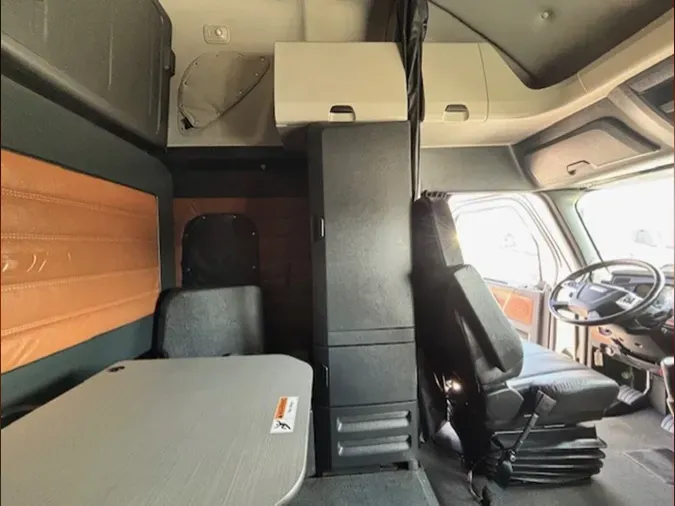 2023 Freightliner Cascadia 126