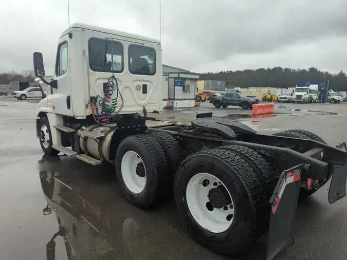 2016 FREIGHTLINER/MERCEDES CASCADIA 125