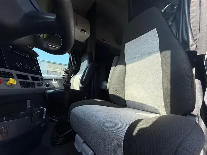 2021 FREIGHTLINER CA126c64804b02326eda077f89b102937fcdb