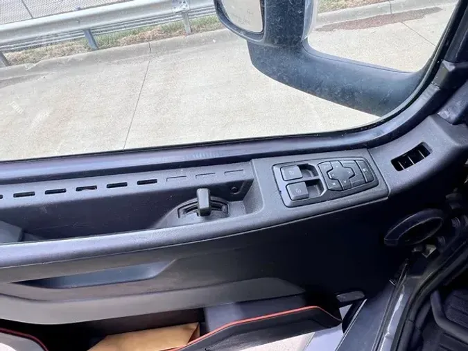 2022 VOLVO VNL64T760