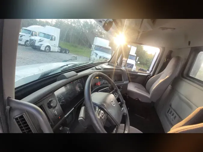 2019 Volvo VNL300