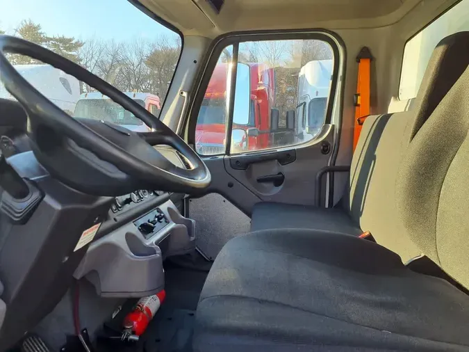 2018 FREIGHTLINER/MERCEDES M2 106