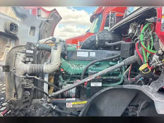 2023 VOLVO VNL64T860