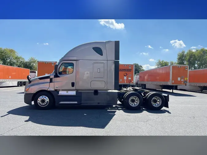 2020 Freightliner Cascadia 126
